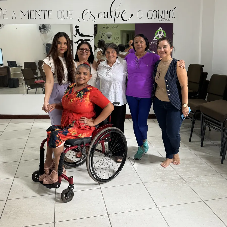 Participantes reunidas para a foto do encontro, no grupo Longevidade do Ser